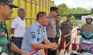 Bupati Luwu Timur Irwan Bachri Syam memantau langsung proses antrian BBM di SPBU Puncak Indah Malili